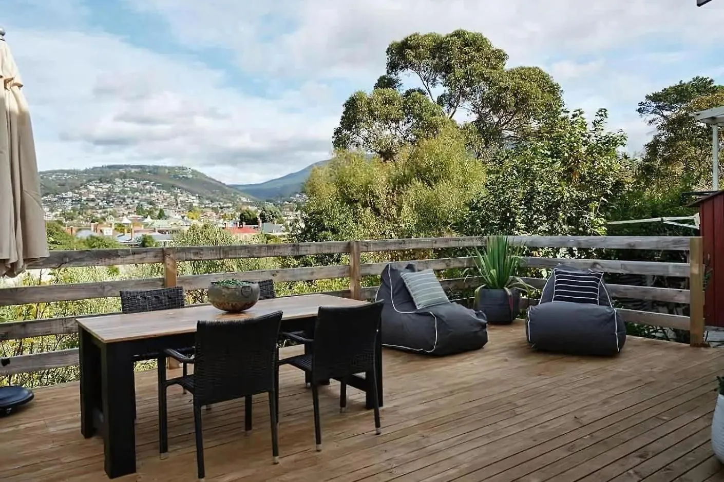 Cosy Central Apartment With Large Sunny Deck هوبارت